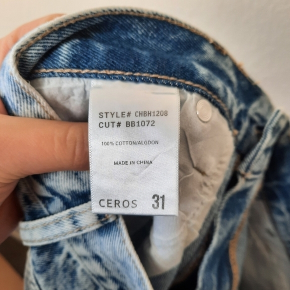 CEROS Acid Wash High-Waisted Boyfriend Distresses Denim Shorts 31 - Picture 9 of 10